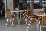 Устойчиви столове от метал за външно ползване